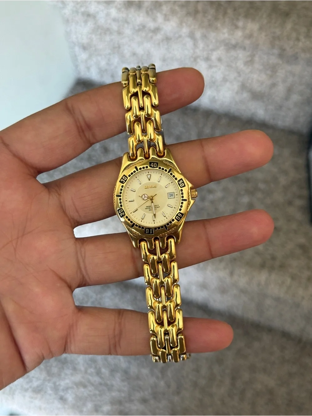 Geneve 90s Watch Women Swiss Stainless Steel Gold 200m Date new old stock